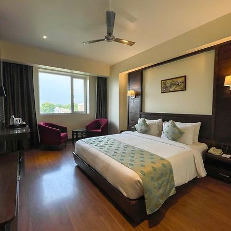 Comfort Hotel Vista Лакхнау Экстерьер фото