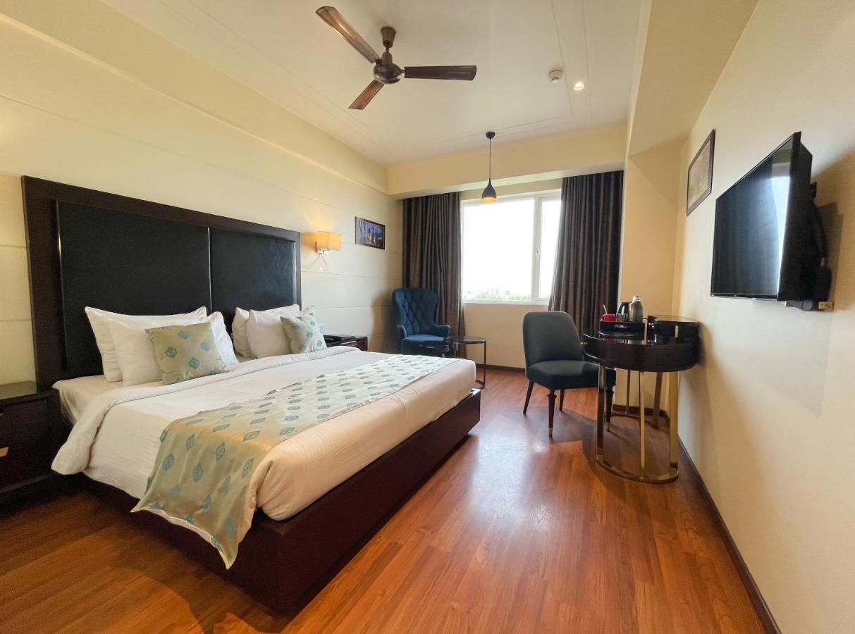 Comfort Hotel Vista Лакхнау Экстерьер фото